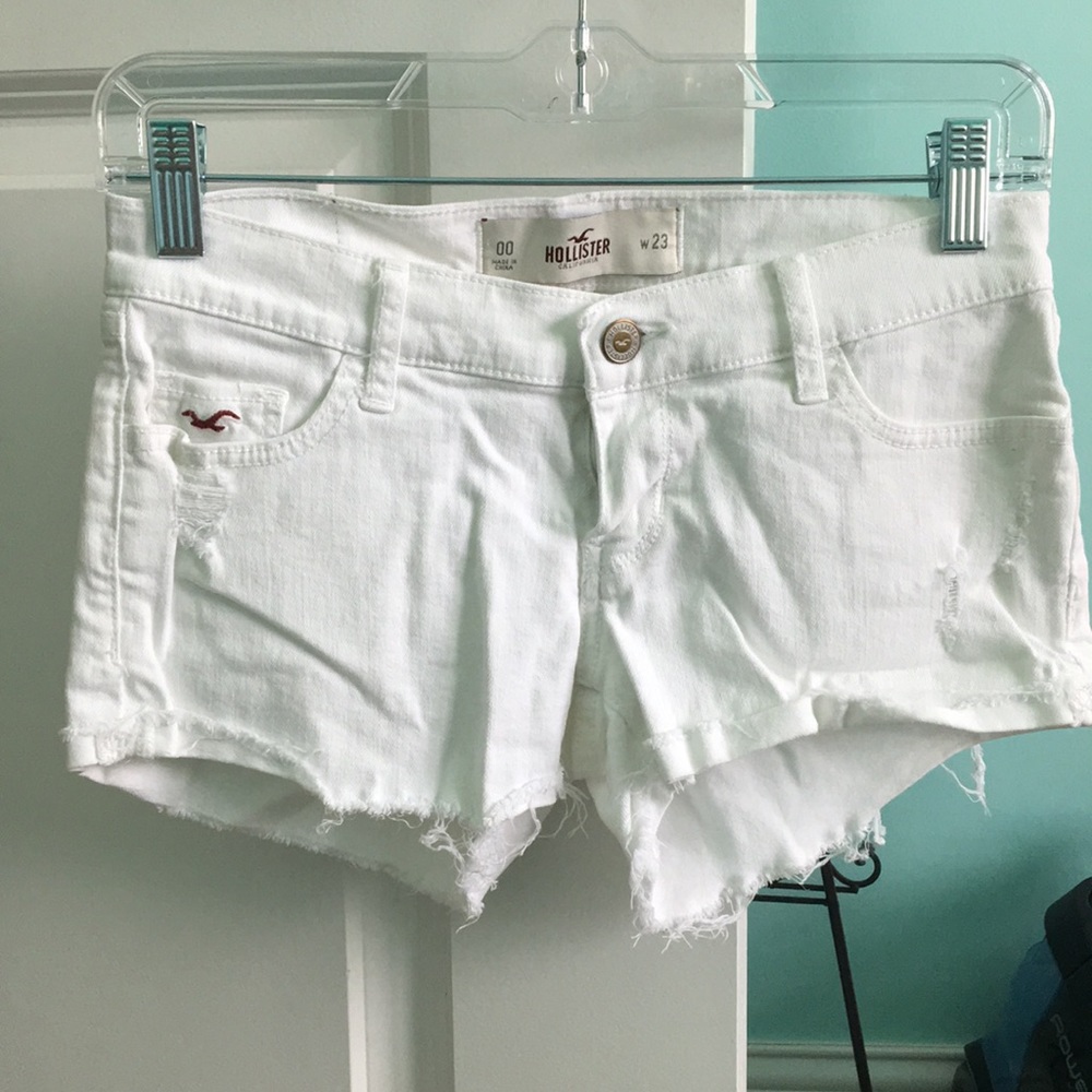 White Hollister shorts